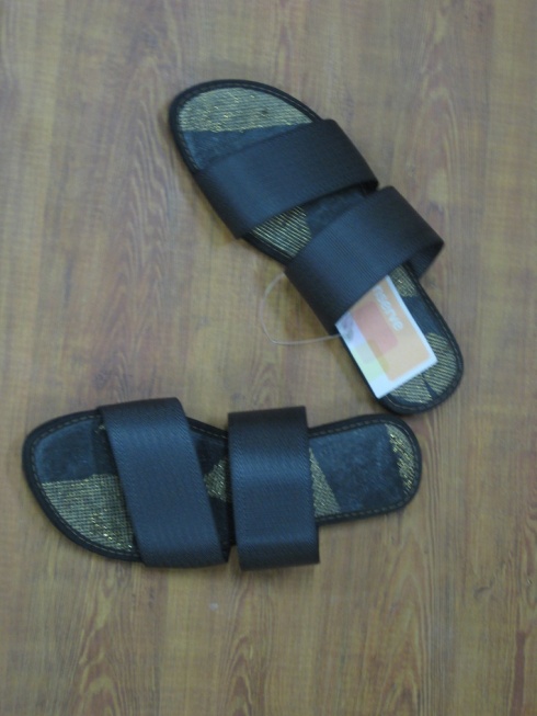 Conserve India seatbelt slipons - showing gold mesh handmade recycled plastic inlay
